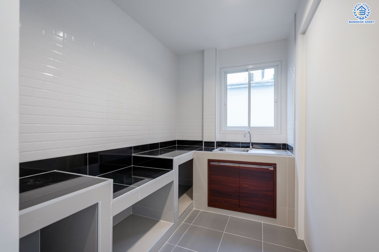 บ้านมือสองตกแต่งใหม่ ม.ชลลดา วัดลาดปลาดุก คุณภาพระดับ L&H บนเนื้อที่ 52.2 ตร.ว. ฟังก์ชัน 3 ห้องนอน 2 ห้องน้ำ 3 ที่จอดรถ บนทำเลศักยภาพ เพียง 15 นาทีถึง เซ็นทรัลเวสท์เกต ใกล้รถไฟฟ้าสายสีม่วง "สถานีคลองบางไผ่"...